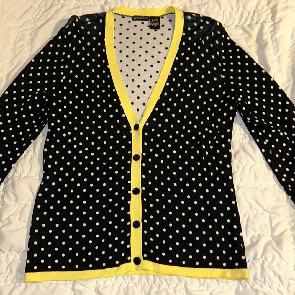 Good condition women’s Polka dot cardigan size small buttons are useable